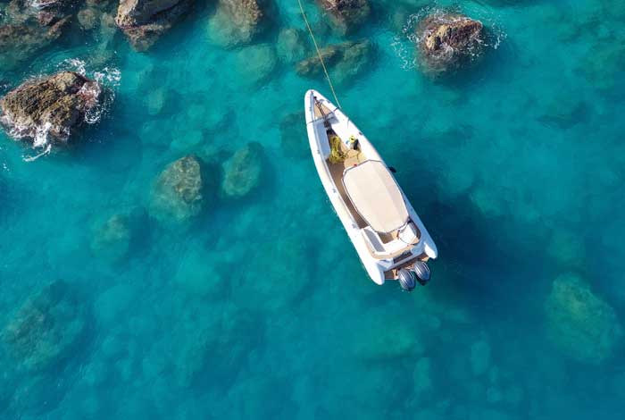 que es fondear un barco